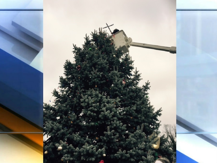 knightstown removes cross from top of town christmas tree theindychannelcom indianapolis in - Cross Christmas Tree knightstown removes cross from top of town christmas tree theindychannelcom indianapolis in - Cross Christmas Tree